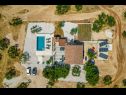 Casa vacanza Diana - pool and terrace: H(4+1) Pucisca - Isola di Brac  - Croazia - la piscina (casa e dintorni)