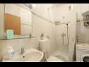 Appartamenti Mira - great location & free Bbq: A1(2+2), A2(2+1) Splitska - Isola di Brac  - Appartamento - A1(2+2): il bagno con la toilette