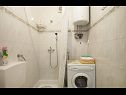 Appartamenti Mira - great location & free Bbq: A1(2+2), A2(2+1) Splitska - Isola di Brac  - Appartamento - A1(2+2): il bagno con la toilette