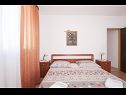 Appartamenti Mira - great location & free Bbq: A1(2+2), A2(2+1) Splitska - Isola di Brac  - Appartamento - A1(2+2): la camera da letto