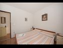 Appartamenti Mira - great location & free Bbq: A1(2+2), A2(2+1) Splitska - Isola di Brac  - Appartamento - A2(2+1): la camera da letto