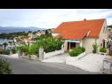 Appartamenti Neda - perfect location & free parking: A1(6), A2(4+1), A3(4+1) Splitska - Isola di Brac  - la casa