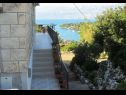 Appartamenti Ivope - with great view: A1(6+2) Splitska - Isola di Brac  - la scalinata