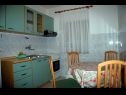 Appartamenti DeMar - 70m from sea: A1-crveni(4), A2-zeleni(3), A3-plavi(3) Splitska - Isola di Brac  - Appartamento - A3-plavi(3): la cucina con la sala da pranzo