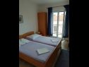 Appartamenti Marino - near family friendly beach: A1(2+3), A2(2+2) Supetar - Isola di Brac  - Appartamento - A1(2+3): la camera da letto