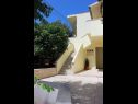 Casa vacanza Silvia - open pool: H(10) Supetar - Isola di Brac  - Croazia - il cortile