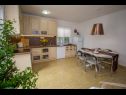 Appartamenti Zvone - Apartments with terrace : A1(4), A2(2) Supetar - Isola di Brac  - Appartamento - A1(4): la cucina con la sala da pranzo