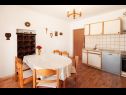 Appartamenti Boris - 30 m from beach : A1(6+2) Arbanija - Isola di Ciovo  - Appartamento - A1(6+2): la cucina con la sala da pranzo