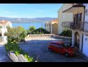 Appartamenti Boris - 30 m from beach : A1(6+2) Arbanija - Isola di Ciovo  - il parcheggio