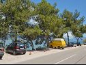 Appartamenti Aurelija - 20 m from beach: A1(4+2), A2(4), A3(2+2) Arbanija - Isola di Ciovo  - il parcheggio