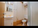 Appartamenti Dome - 30 m from beach : A1(4), A2(4), A3(4) Arbanija - Isola di Ciovo  - Appartamento - A1(4): il bagno con la toilette