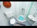 Appartamenti Dome - 30 m from beach : A1(4), A2(4), A3(4) Arbanija - Isola di Ciovo  - Appartamento - A2(4): il bagno con la toilette