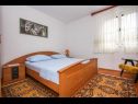 Appartamenti Žana - close to beach: A1(5+1) Veliki, A2(3) Mali Arbanija - Isola di Ciovo  - Appartamento - A1(5+1) Veliki: la camera da letto