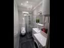 Appartamenti Lilac - 100m from pebble beach : A1(7) Arbanija - Isola di Ciovo  - Appartamento - A1(7): il bagno con la toilette