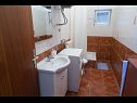 Appartamenti Ivica - 150 m from sea: A1(7), A2(4) Mastrinka - Isola di Ciovo  - Appartamento - A1(7): il bagno con la toilette