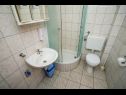Appartamenti Marija - 60 m from beach: A2(4) Mastrinka - Isola di Ciovo  - Appartamento - A2(4): il bagno con la toilette