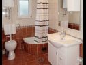 Appartamenti Maja - sea view : A1(2), A2(2), A3(4+1) Mastrinka - Isola di Ciovo  - Appartamento - A3(4+1): il bagno con la toilette