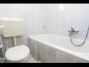 Appartamenti Sima - 100m from beach: A1(4+1), A2(2+2), A3(4+2), A4 (2+2) Mastrinka - Isola di Ciovo  - Appartamento - A1(4+1): il bagno con la toilette