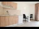 Appartamenti Antonia - 270m to sea: A4 Green(2+2), SA2 Silver(2), A1Blue(2), SA3 Gold(2) Mastrinka - Isola di Ciovo  - Studio appartamento - SA2 Silver(2): la cucina con la sala da pranzo
