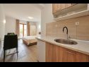 Appartamenti Antonia - 270m to sea: A4 Green(2+2), SA2 Silver(2), A1Blue(2), SA3 Gold(2) Mastrinka - Isola di Ciovo  - Studio appartamento - SA3 Gold(2): la cucina