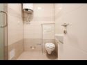 Appartamenti Antonia - 270m to sea: A4 Green(2+2), SA2 Silver(2), A1Blue(2), SA3 Gold(2) Mastrinka - Isola di Ciovo  - Studio appartamento - SA3 Gold(2): il bagno con la toilette