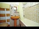 Appartamenti Hazi 1 - 150m from sea: A1 Trogir(4+2), A2 Mastrinka(4+2) Mastrinka - Isola di Ciovo  - Appartamento - A2 Mastrinka(4+2): il bagno con la toilette