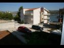 Appartamenti Draga - 15 m from sea: A3(2+1) Mastrinka - Isola di Ciovo  - il parcheggio