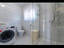 Appartamenti Nick - jacuzzi & seaview: A1(4+1) Mastrinka - Isola di Ciovo  - Appartamento - A1(4+1): il bagno con la toilette