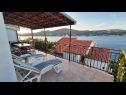 Appartamenti Denis - terrase and sea view A1(4) Okrug Donji - Isola di Ciovo  - Appartamento - A1(4): la terrazza