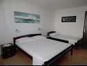 Appartamenti Marija - next to sea: A1 donji(3+2) Okrug Donji - Isola di Ciovo  - Appartamento - A1 donji(3+2): la camera da letto