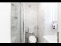 Appartamenti Bozo - 100m to the sea: A1(4), A2(4), A3(4), A4(4), A5(4) Okrug Donji - Isola di Ciovo  - Appartamento - A3(4): il bagno con la toilette