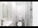 Appartamenti Bozo - 100m to the sea: A1(4), A2(4), A3(4), A4(4), A5(4) Okrug Donji - Isola di Ciovo  - Appartamento - A4(4): il bagno con la toilette