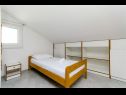 Appartamenti Bozo - 100m to the sea: A1(4), A2(4), A3(4), A4(4), A5(4) Okrug Donji - Isola di Ciovo  - Appartamento - A5(4): la camera da letto