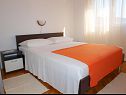 Appartamenti Mirja - 100m from the beach & parking: A1(4)-Donji, A2(6+2)-Gornji Okrug Gornji - Isola di Ciovo  - Appartamento - A2(6+2)-Gornji: la camera da letto