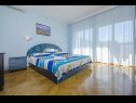 Appartamenti Ljuba - nice garden: A2(4+1) Plavi, A4(8+1), A1(2+2) Okrug Gornji - Isola di Ciovo  - Appartamento - A4(8+1): la camera da letto