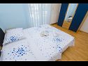 Appartamenti Ljuba - nice garden: A2(4+1) Plavi, A4(8+1), A1(2+2) Okrug Gornji - Isola di Ciovo  - Appartamento - A2(4+1) Plavi: la camera da letto