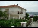 Appartamenti Mara - 70m from the sea A2(4+1), A3(4+1), A4(2+1), A1(2+1) Okrug Gornji - Isola di Ciovo  - la casa