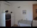 Appartamenti Mara - 70m from the sea A2(4+1), A3(4+1), A4(2+1), A1(2+1) Okrug Gornji - Isola di Ciovo  - Appartamento - A1(2+1): la cucina con la sala da pranzo