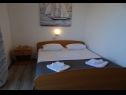 Appartamenti Mara - 70m from the sea A2(4+1), A3(4+1), A4(2+1), A1(2+1) Okrug Gornji - Isola di Ciovo  - Appartamento - A2(4+1): la camera da letto