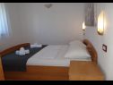 Appartamenti Mara - 70m from the sea A2(4+1), A3(4+1), A4(2+1), A1(2+1) Okrug Gornji - Isola di Ciovo  - Appartamento - A3(4+1): la camera da letto