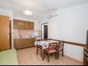 Appartamenti Dane - 30m from the sea: A1(4+1), A2(4+1), A3(3+2), A4(2+3) Okrug Gornji - Isola di Ciovo  - Appartamento - A1(4+1): la cucina con la sala da pranzo