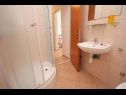 Appartamenti Brane - 100m from the beach: A1 Ana (4+1), A2 Damira (4+1) Okrug Gornji - Isola di Ciovo  - Appartamento - A1 Ana (4+1): il bagno con la toilette