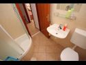 Appartamenti Brane - 100m from the beach: A1 Ana (4+1), A2 Damira (4+1) Okrug Gornji - Isola di Ciovo  - Appartamento - A2 Damira (4+1): il bagno con la toilette