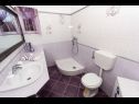 Appartamenti Duga - beachfront & seaview : A1(4+1), A2(4+1) Okrug Gornji - Isola di Ciovo  - Appartamento - A1(4+1): il bagno con la toilette