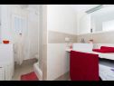 Appartamenti Duga - beachfront & seaview : A1(4+1), A2(4+1) Okrug Gornji - Isola di Ciovo  - Appartamento - A2(4+1): il bagno con la toilette