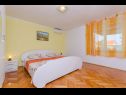 Appartamenti Ljuba - nice garden: A2(4+1) Plavi, A4(8+1), A1(2+2) Okrug Gornji - Isola di Ciovo  - Appartamento - A1(2+2): la camera da letto