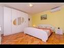 Appartamenti Ljuba - nice garden: A2(4+1) Plavi, A4(8+1), A1(2+2) Okrug Gornji - Isola di Ciovo  - Appartamento - A1(2+2): la camera da letto