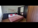 Appartamenti Stana - 200m from the sea: A1(4), A2(2+1), A3(2) Okrug Gornji - Isola di Ciovo  - Appartamento - A1(4): la camera da letto