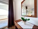 Appartamenti Mari - 150 m from sea: A1(2+1), A2(2+1), A3(2+1), A4(2+1) Okrug Gornji - Isola di Ciovo  - Appartamento - A1(2+1): la camera da letto