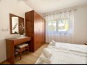 Appartamenti Mari - 150 m from sea: A1(2+1), A2(2+1), A3(2+1), A4(2+1) Okrug Gornji - Isola di Ciovo  - Appartamento - A2(2+1): la camera da letto